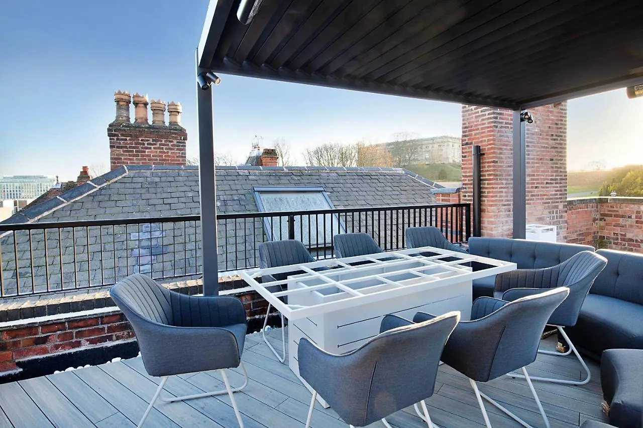 Finest Retreats - Castle House Nottingham - Luxurious Hot Tub Stay 0*,  United Kingdom