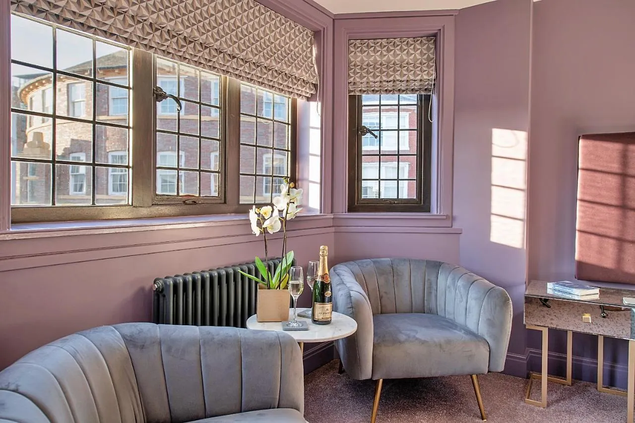 Finest Retreats - Castle House Nottingham - Luxurious Hot Tub Stay Holiday home