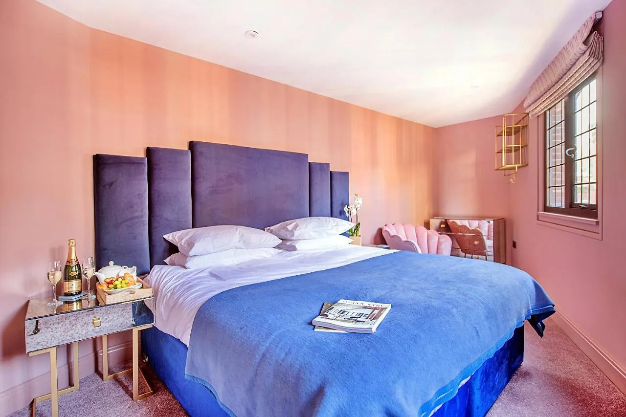 Finest Retreats - Castle House Nottingham - Luxurious Hot Tub Stay Holiday home