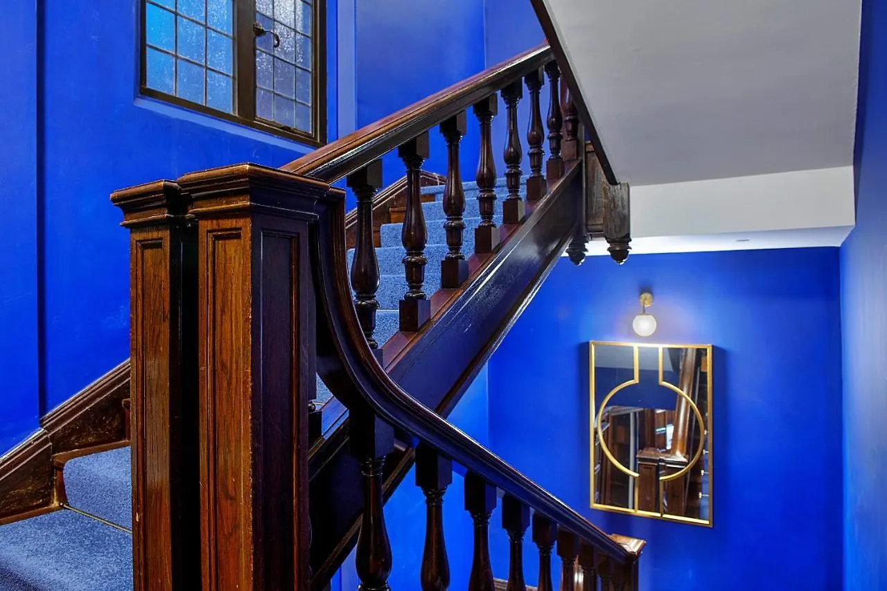 Finest Retreats - Castle House Nottingham - Luxurious Hot Tub Stay United Kingdom