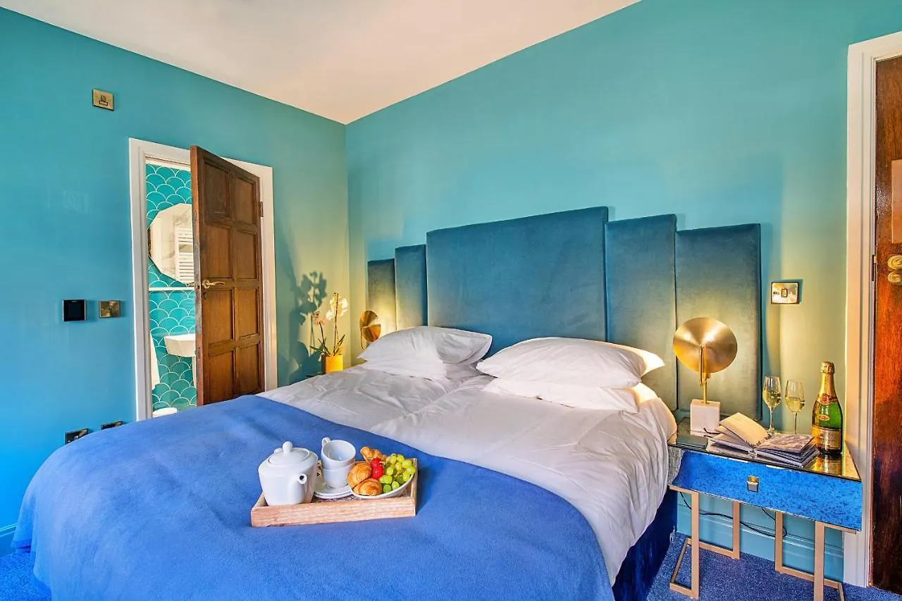 Finest Retreats - Castle House Nottingham - Luxurious Hot Tub Stay 0*,